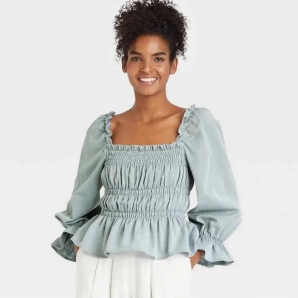Who What Wear Women’s Peplum Smocked Balloon 3/4 Sleeve, Light Blue Medium - Picture 2 of 7